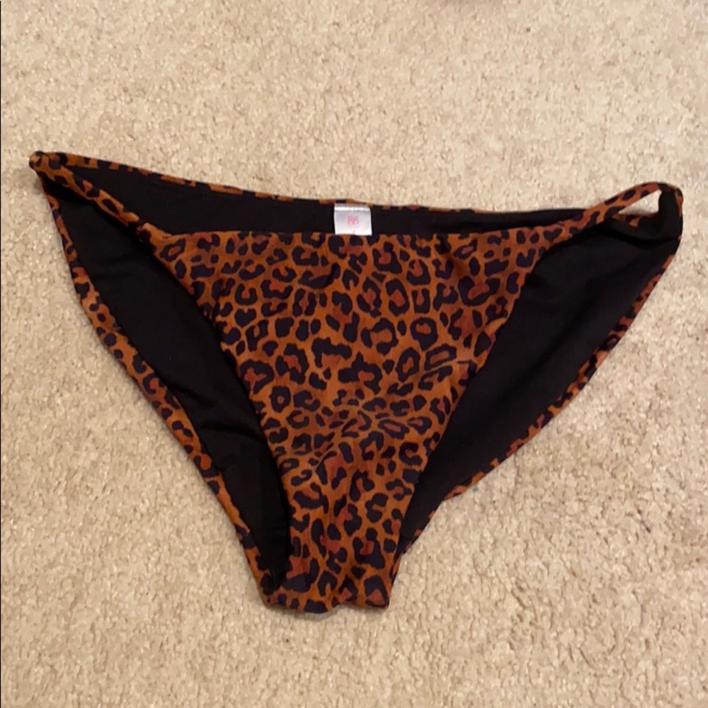 Medium bikini bottoms!